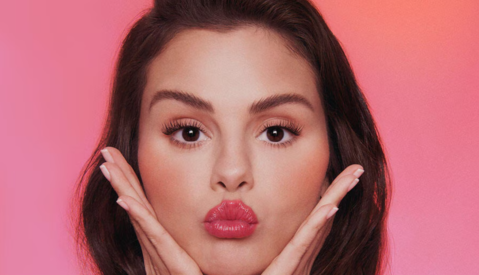 Selena Gomez’s Rare Beauty Makeup: The Glamorous Secrets Behind Her Stunning Empire